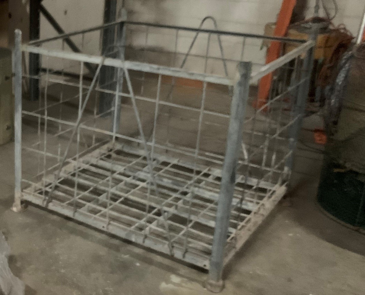 Image: The mesh storage cage used was not a suitable forklift workbox.